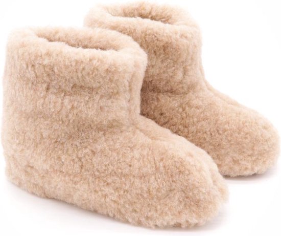 Skéépe hoge wollen sloffen van Texelse schapenwol in beige met suède zool
