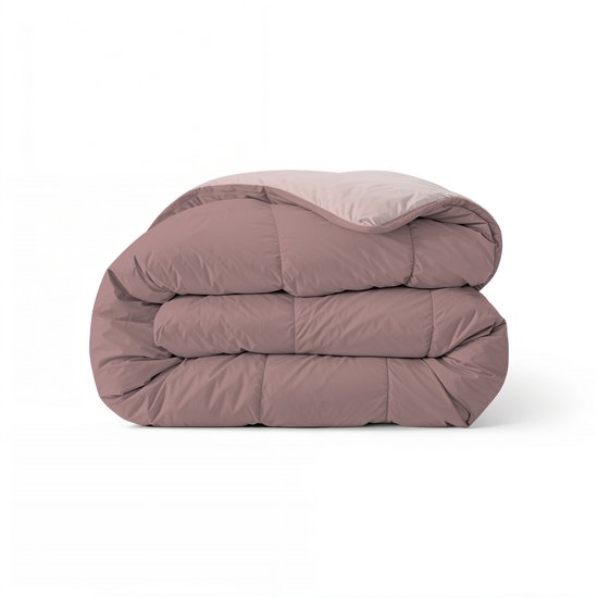 Zelesta Comfort Duo dekbed zonder overtrek in dusty rose en lichtroze, opgevouwen Zelesta Comfort Duo dekbed zonder overtrek in dusty rose en lichtroze, opgevouwen
